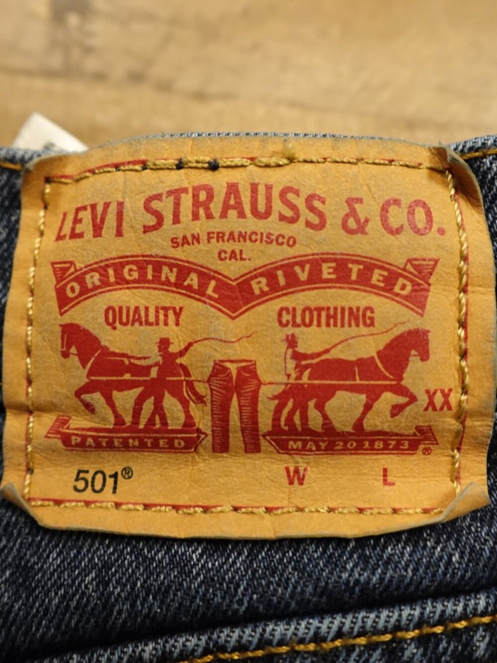 Levi’s 501 Distressed Cutoff Denim Shorts Women’s W27 Dark Wash Button Fly - Picture 11 of 11